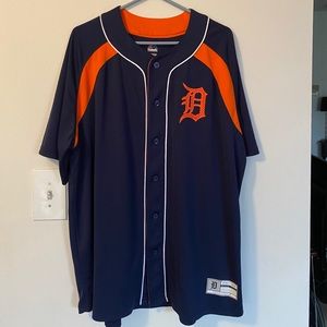 Extra large tigers jersey style shirt.